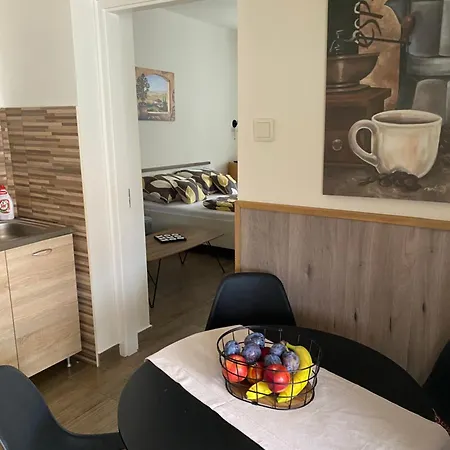 Sara Vendeghaz * היידובסרמן