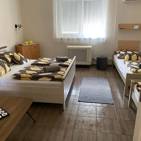 Sara Vendeghaz Apartment *