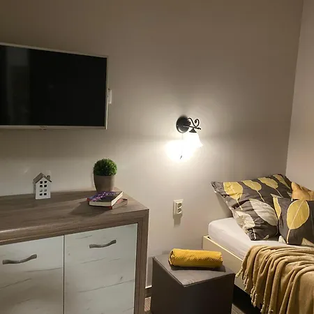 Sara Vendeghaz * 허이두뵈쇠르메니