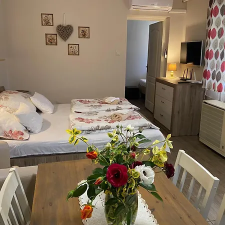 Sára Apartamento Hajduboszormeny